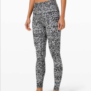 Lululemon Align Pant 25” UGIG Black White Print Size 8